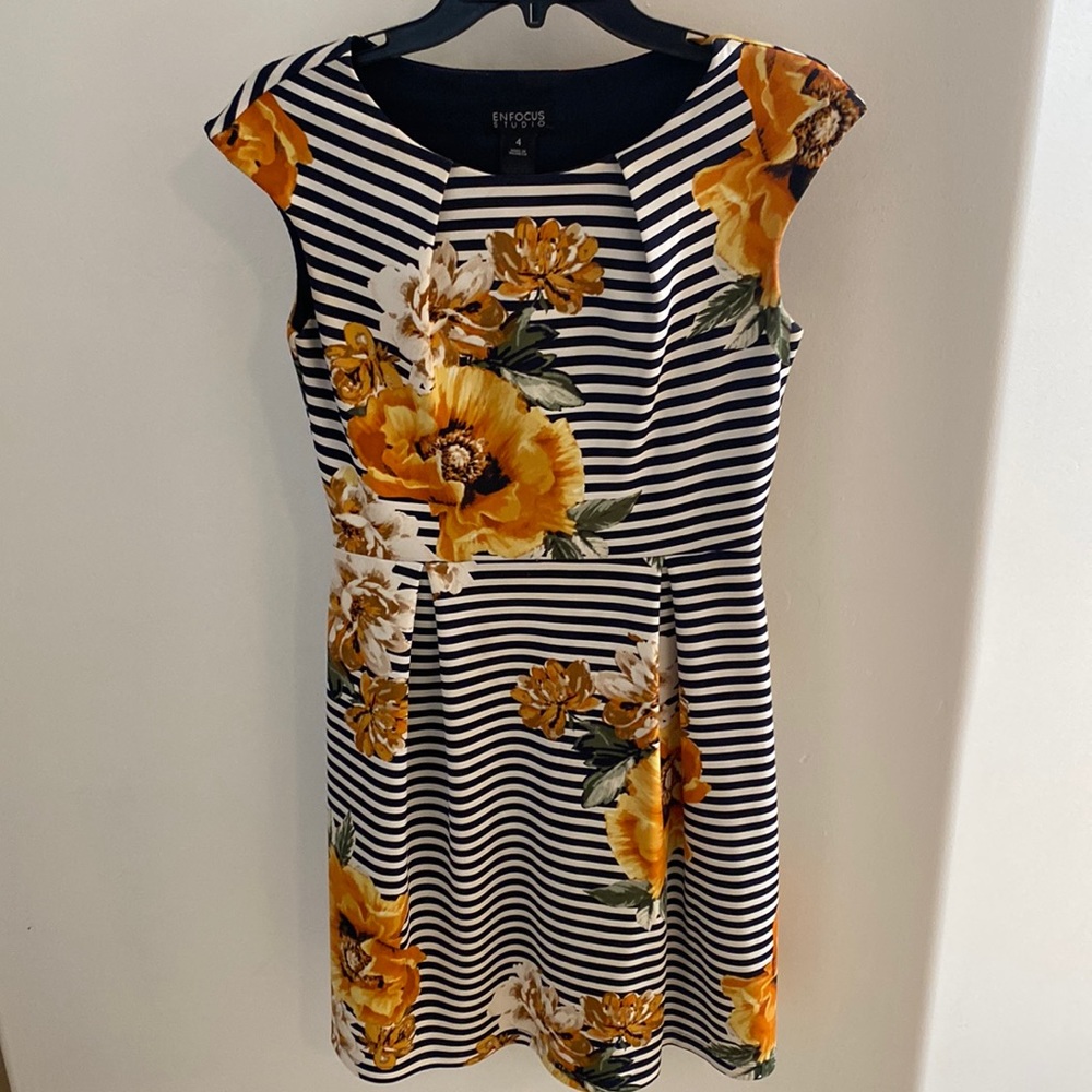 Cap sleeve pleated navy stripe floral dress